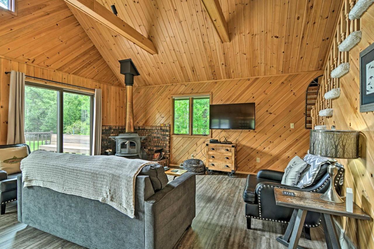Riverfront Traverse City Cabin Fish, Kayak And Tube Ngoại thất bức ảnh