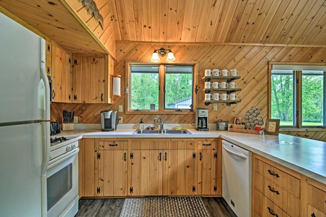 Riverfront Traverse City Cabin Fish, Kayak And Tube Ngoại thất bức ảnh