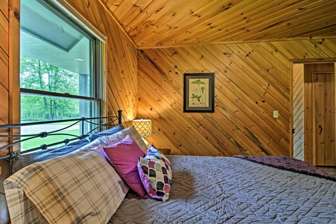 Riverfront Traverse City Cabin Fish, Kayak And Tube Ngoại thất bức ảnh