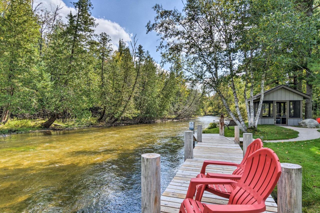 Riverfront Traverse City Cabin Fish, Kayak And Tube Ngoại thất bức ảnh